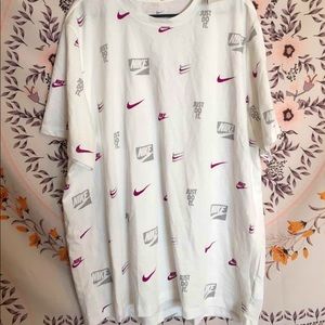 NWOT Nike Logo Tee